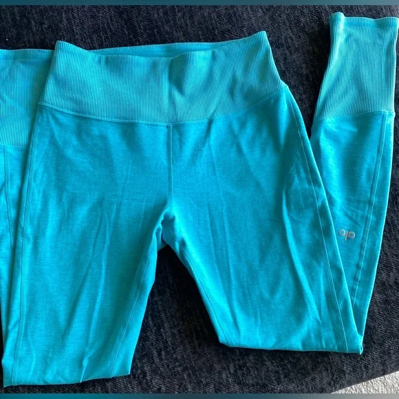 ALO HIGH-WAIST ALOSOFT LOUNGE LEGGING. EUC medium - Picture 4 of 11